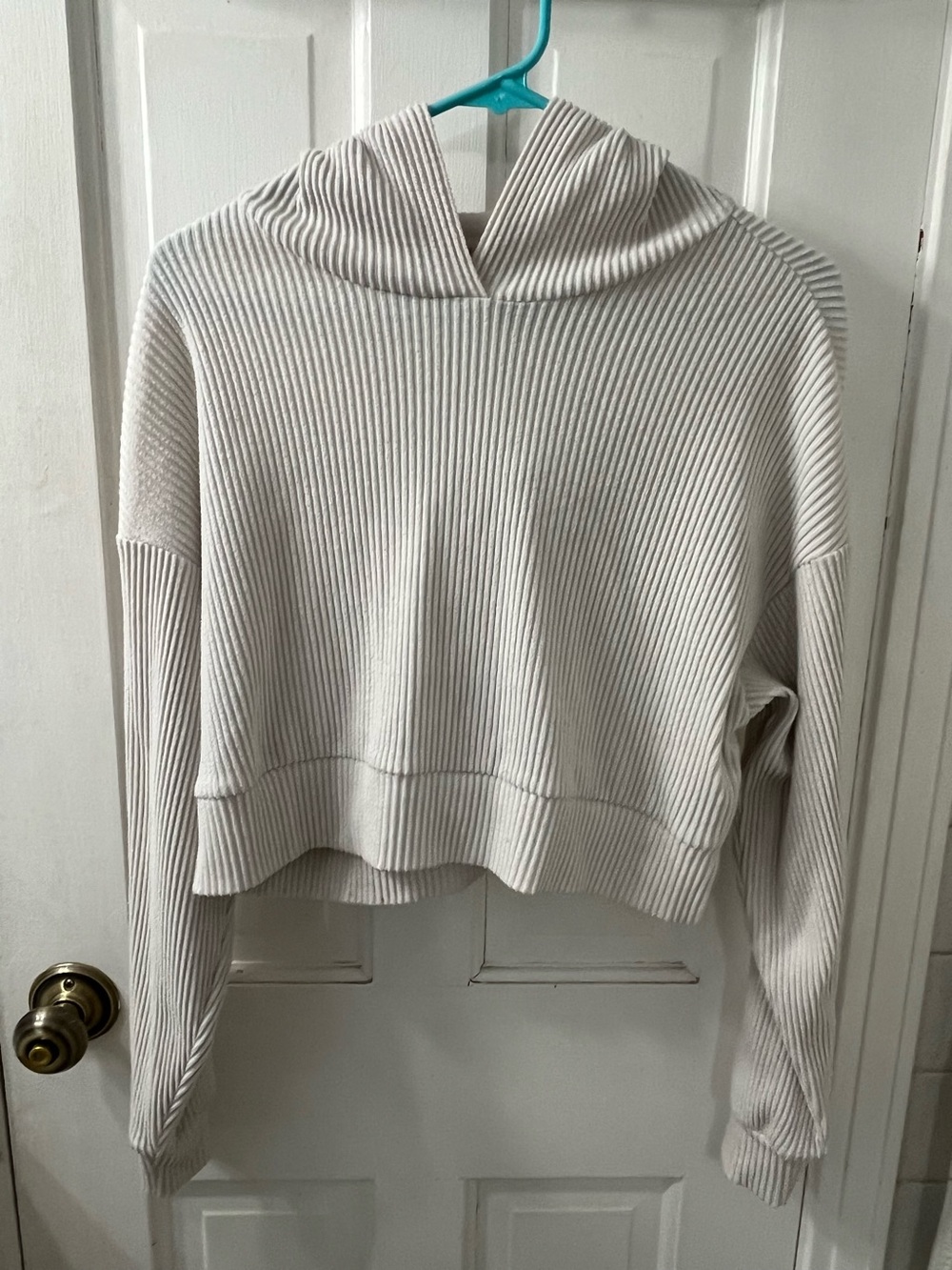 ALO Yoga Muse Ribbed Cropped Hoodie in Ivory.. Size XS